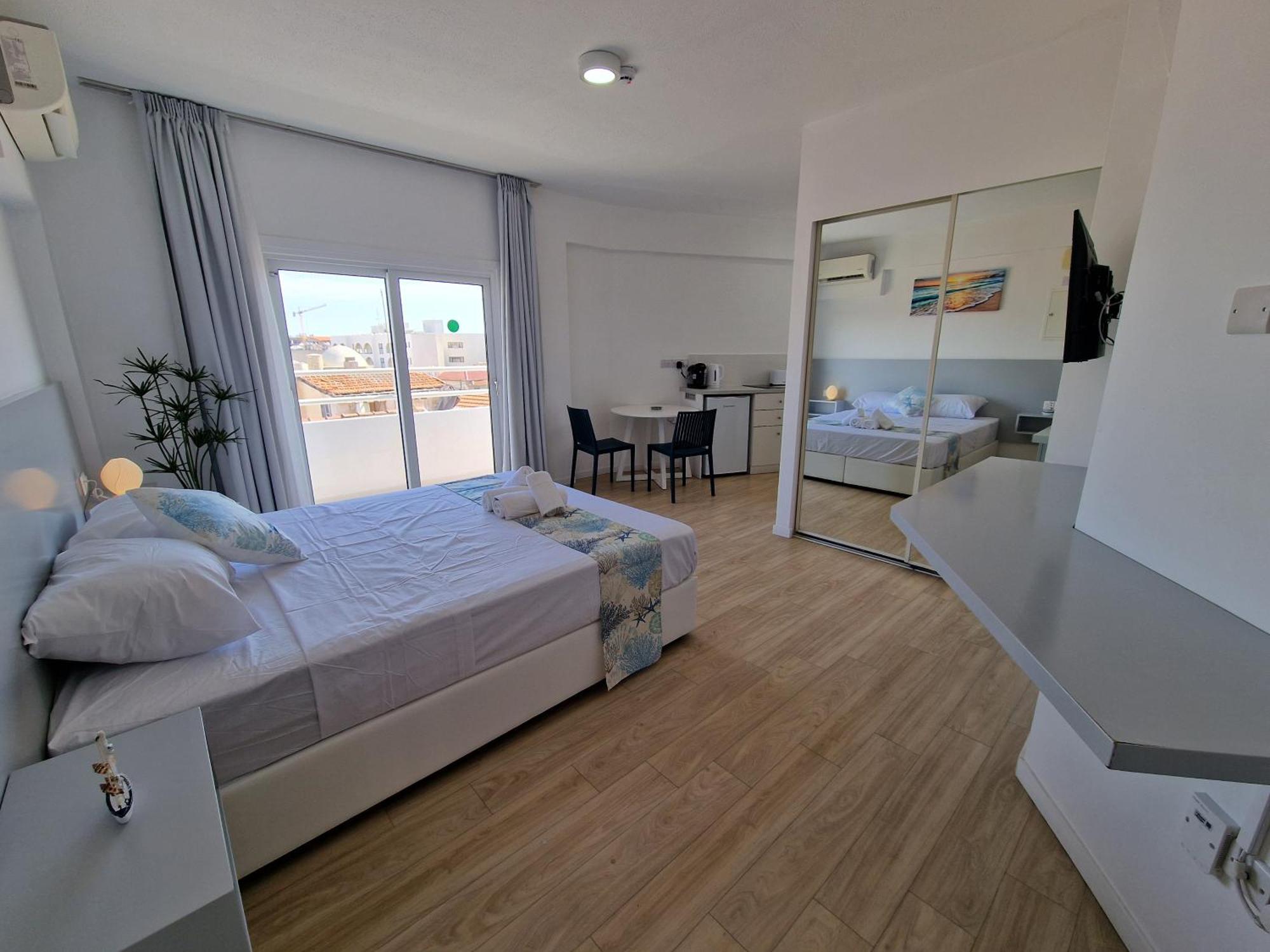 Kitieos Central Apts 100M From Finikoudes Beach Larnaca Exterior photo