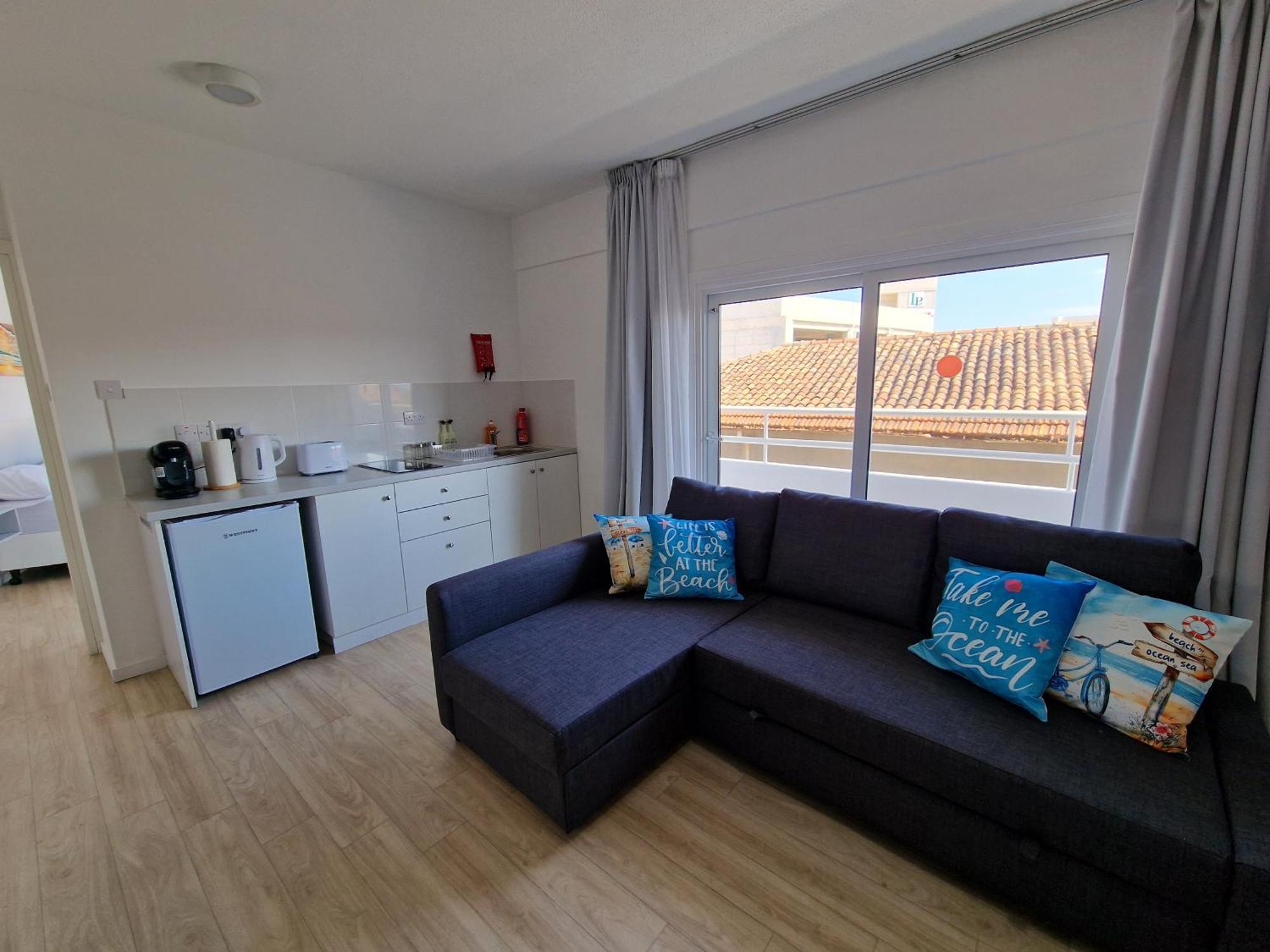 Kitieos Central Apts 100M From Finikoudes Beach Larnaca Exterior photo